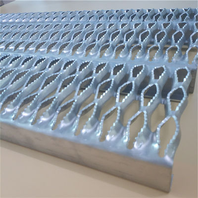 China Aluminum Alloy 5052 Grip Strut Perforated Mesh Panels As Truck Plank supplier