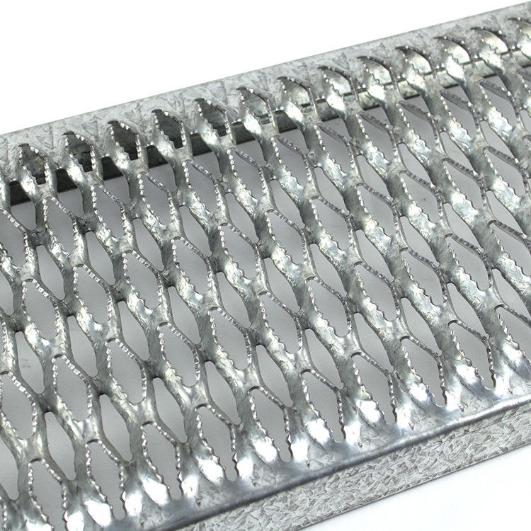 Stair Treads Anti Skid Plates Perforated Walkway Round Metal Mesh ISO