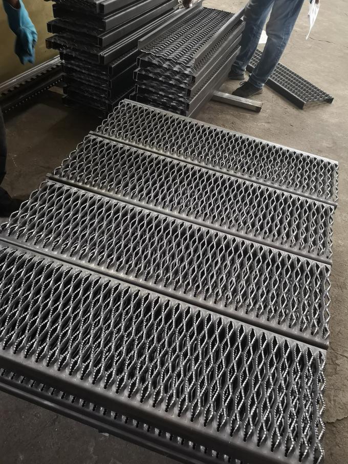Metal Perforated Anti Slip Grating / Anti Slip Skid Plate Non Slip