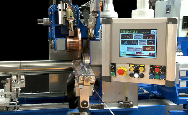 Μια μηχανή παραγωγής καλωδίων σφηνών