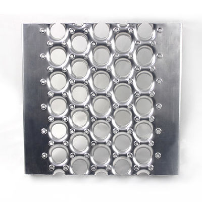 China Anti - Skid Perforated Steel Plate Apply To Walkway Long Life Warranty For Fade Color supplier