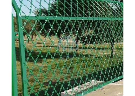 Lâmina soldada Mesh Fence Protective Barriers do arame farpado BTO22 BTO30 da lâmina