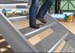 Cầu thang kim loại mở rộng với khả năng chống trượt và chịu tải cao mang lại sự an toàn tuyệt đối cho người đi bộ trên cầu thang