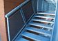 Marche d'escalier en métal déployé avec capacité de charge antidérapante et élevée offrant une grande sécurité pour les piétons marchant dans les escaliers.