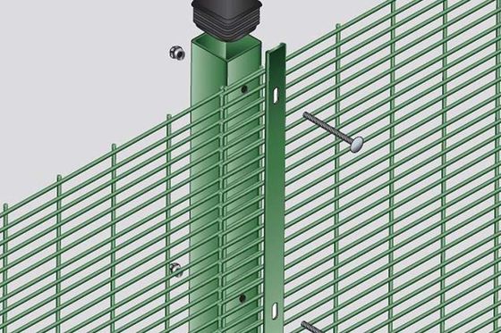 80 × 80mm 358 سياج الأمن العالي الأسلاك المسالجة المغمورة بالحر + PVC الملوحة صلبة