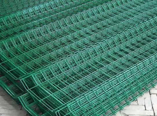 Electro Galvanized Wire Mesh Fence 2.5mm Wire 50x100mm Mesh