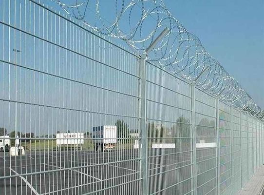 Electro Galvanized Wire Mesh Fence 2.5mm Wire 50x100mm Mesh