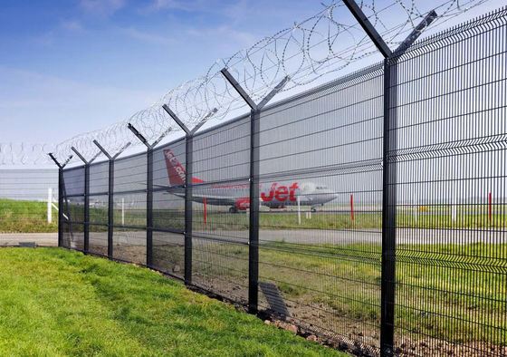 4.0mm 4.5mm Welded Wire Mesh Fence With Razor Wire Y Square Post