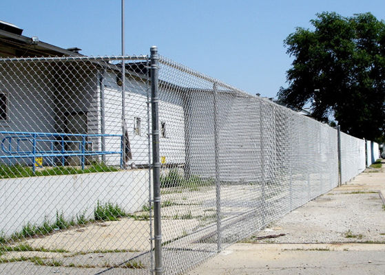 Fences de ligação de cadeia comerciais fáceis de instalar para proteger grandes áreas