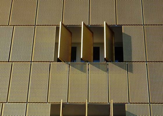 Expanded Metal Sunshade Shields The Building From Strong Sunlight adumbral breeziest